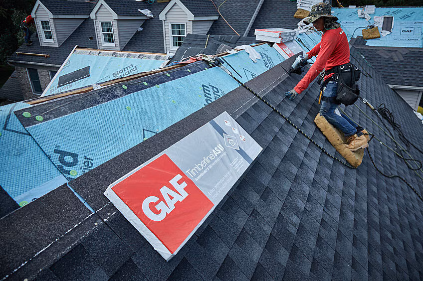 Roofing contractor crew completing repairs at Greeley, CO home in the fall workable-weather window